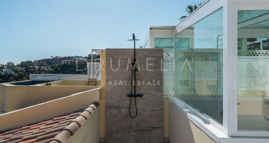 Adosado Renovado con Vistas al Mar en La Quinta Hills