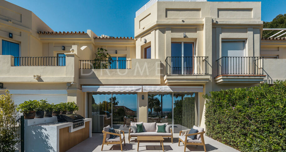Adosado Renovado con Vistas al Mar en La Quinta Hills