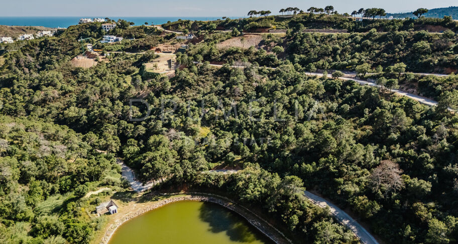 Plot with panoramic sea, lake and mountain views in Monte Mayor in Benahavis