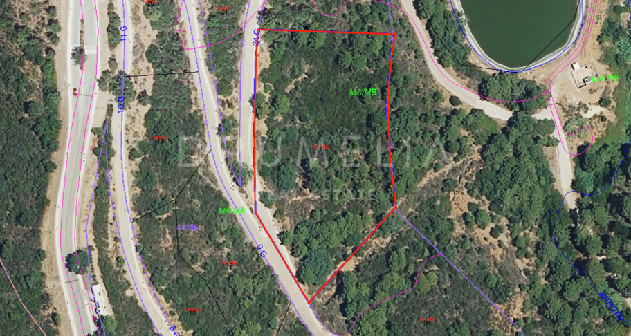Plot with panoramic sea, lake and mountain views in Monte Mayor in Benahavis