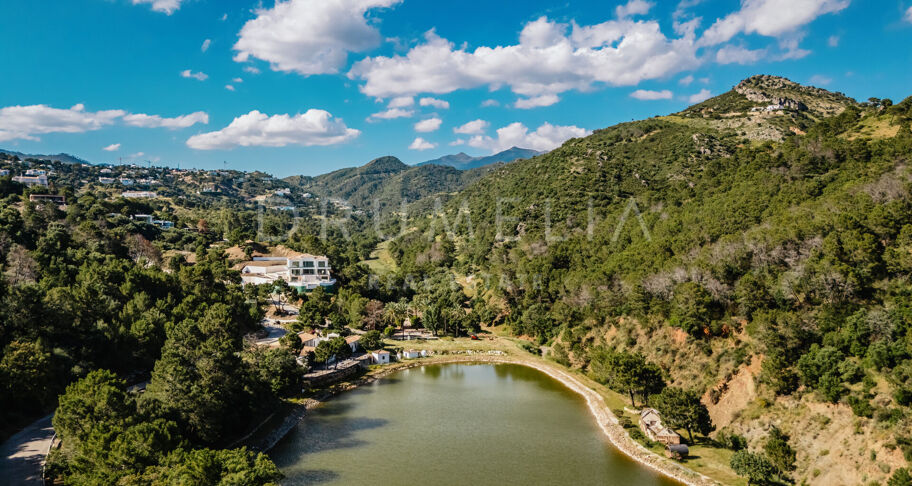 Plot with panoramic sea, lake and mountain views in Monte Mayor in Benahavis