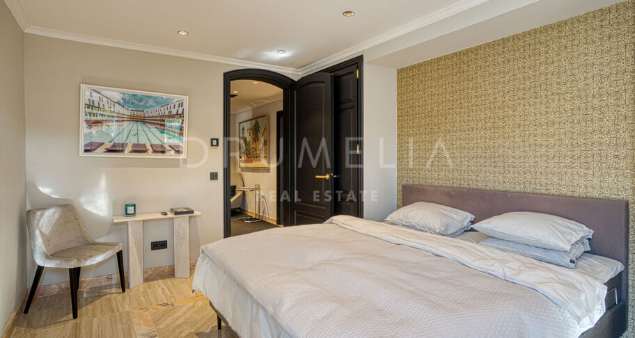 Impresionante Ático Dúplex Orientado al Sur en Monte Paraíso Country Club, Marbella