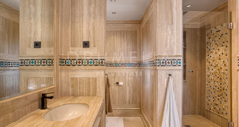Impresionante Ático Dúplex Orientado al Sur en Monte Paraíso Country Club, Marbella
