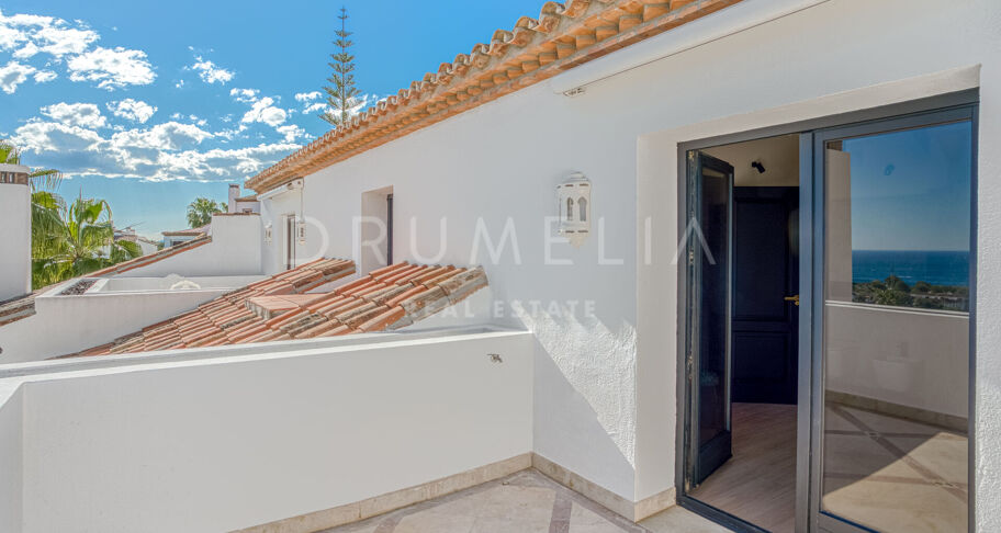Impresionante Ático Dúplex Orientado al Sur en Monte Paraíso Country Club, Marbella