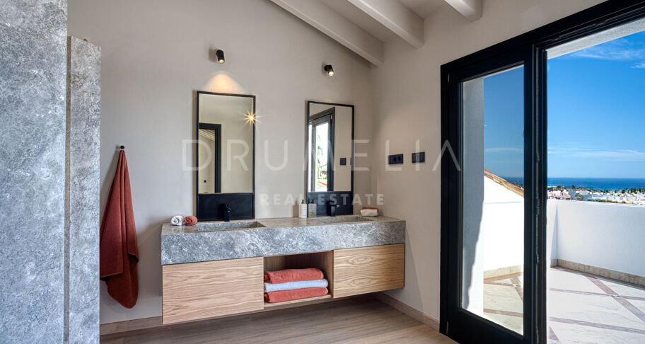 Impresionante Ático Dúplex Orientado al Sur en Monte Paraíso Country Club, Marbella