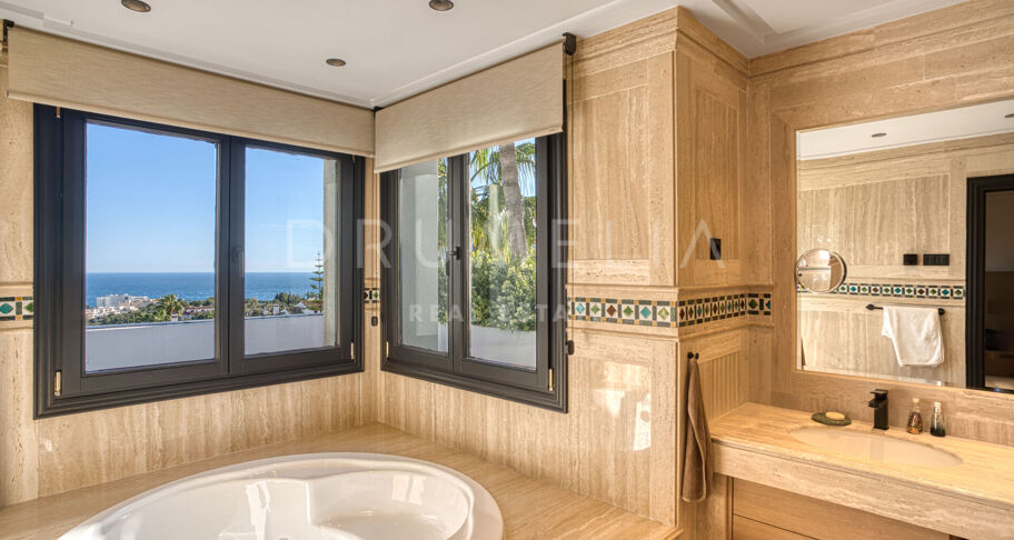 Impresionante Ático Dúplex Orientado al Sur en Monte Paraíso Country Club, Marbella