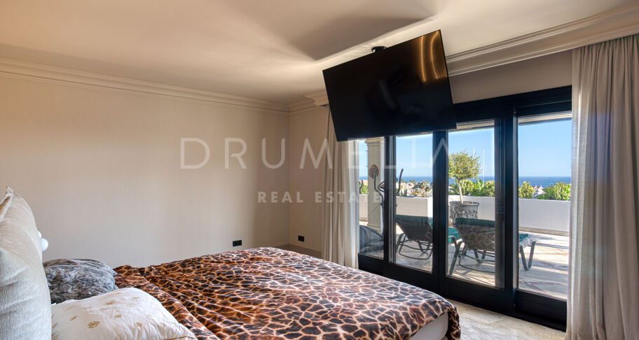 Impresionante Ático Dúplex Orientado al Sur en Monte Paraíso Country Club, Marbella