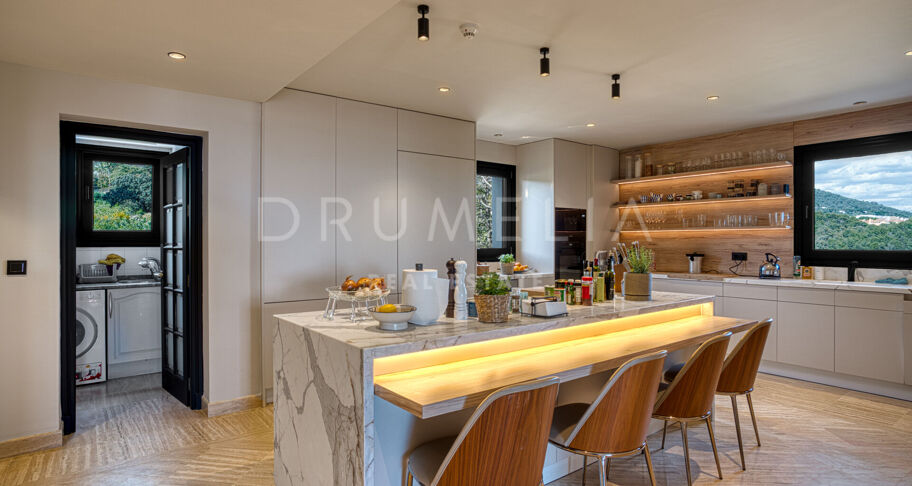 Impresionante Ático Dúplex Orientado al Sur en Monte Paraíso Country Club, Marbella