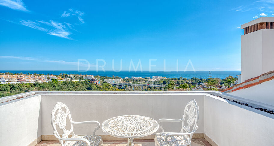 Impresionante Ático Dúplex Orientado al Sur en Monte Paraíso Country Club, Marbella