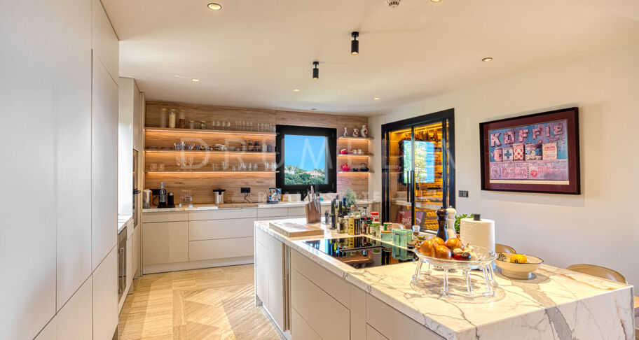 Impresionante Ático Dúplex Orientado al Sur en Monte Paraíso Country Club, Marbella