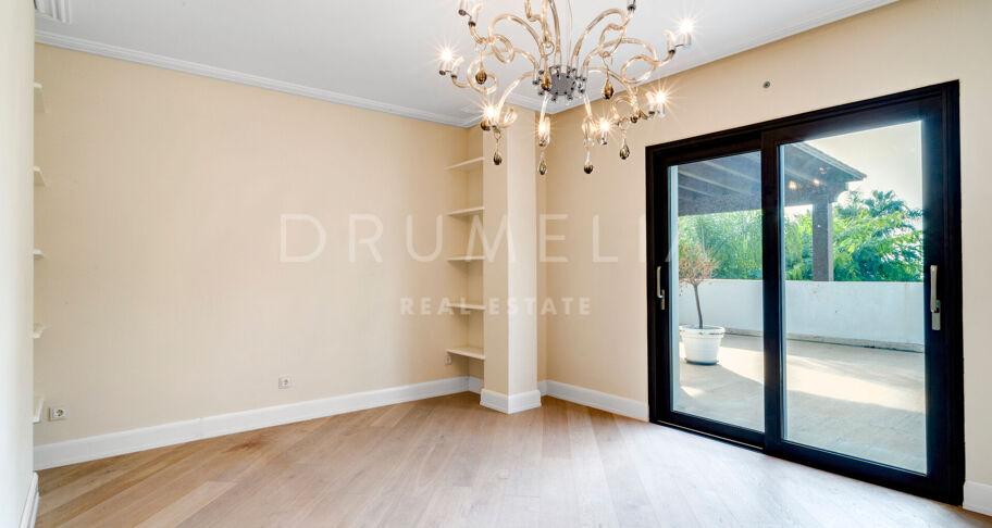 Elegante Luxe Villa met Tropische Tuinen in Lomas de Magna Marbella