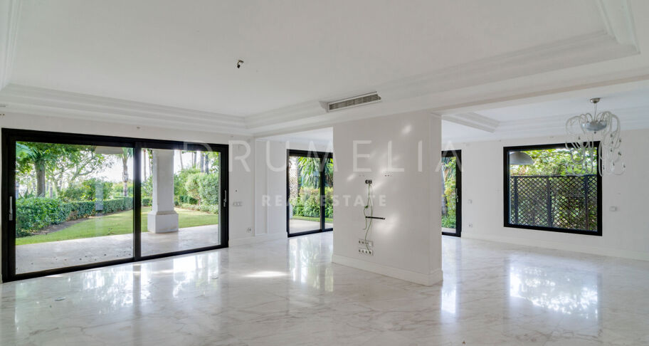 Elegante Luxe Villa met Tropische Tuinen in Lomas de Magna Marbella