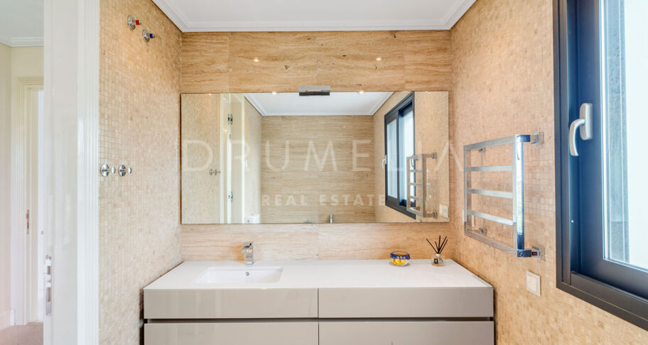 Elegante Luxe Villa met Tropische Tuinen in Lomas de Magna Marbella