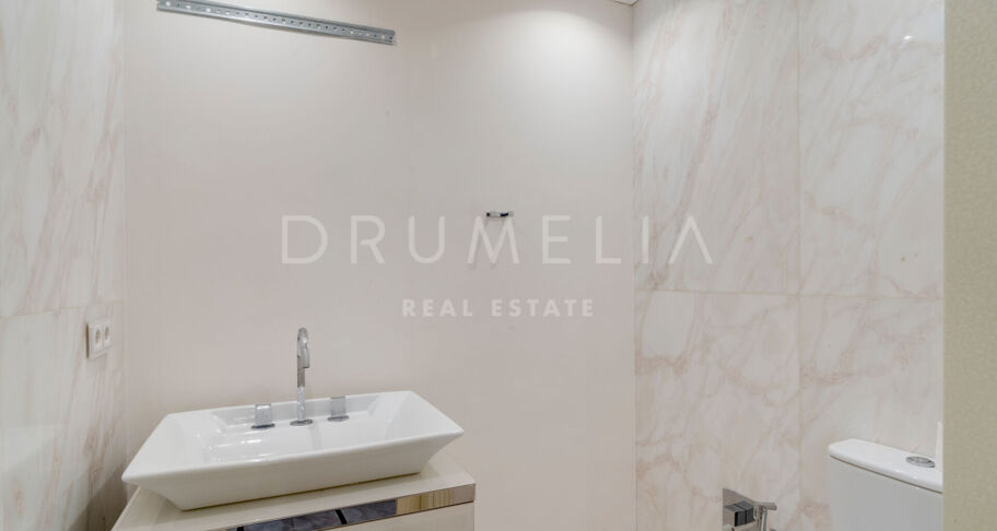 Elegante Luxe Villa met Tropische Tuinen in Lomas de Magna Marbella