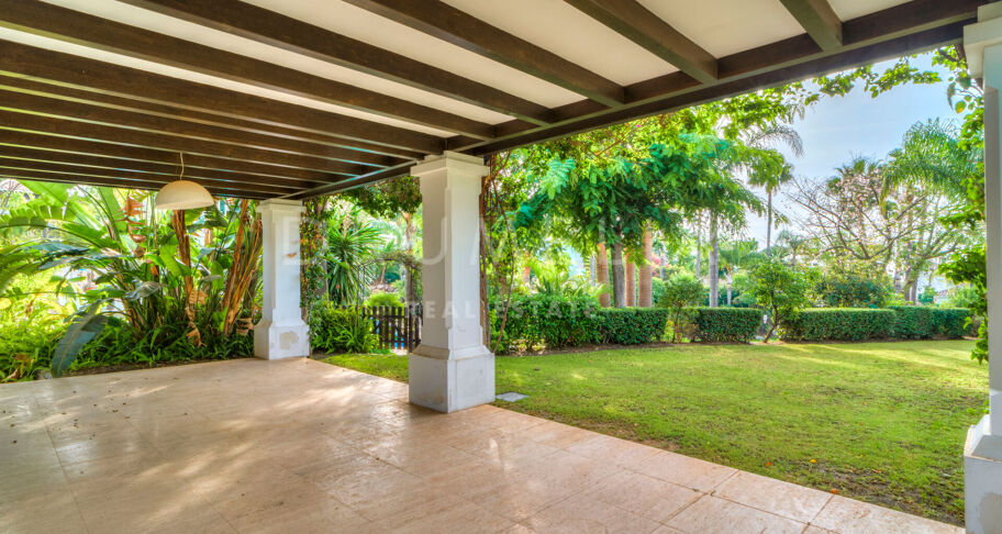 Elegante Luxe Villa met Tropische Tuinen in Lomas de Magna Marbella