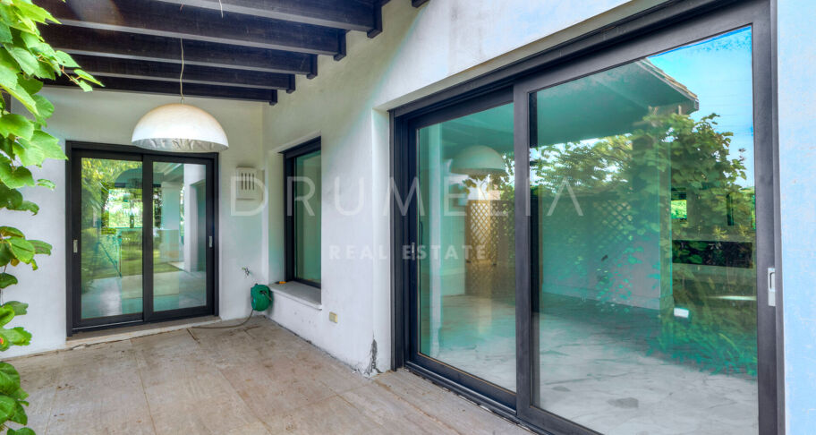 Elegante Luxe Villa met Tropische Tuinen in Lomas de Magna Marbella
