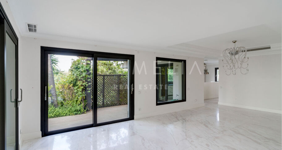 Elegante Luxe Villa met Tropische Tuinen in Lomas de Magna Marbella
