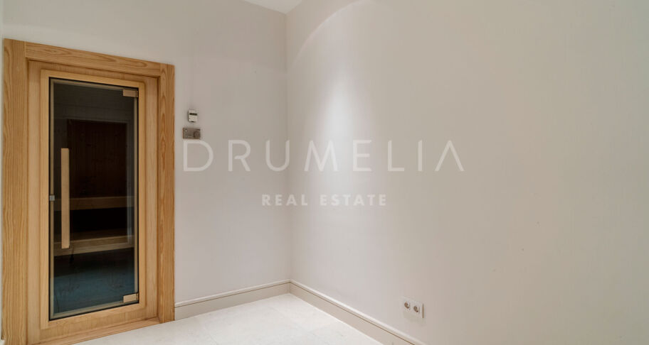 Elegante Luxe Villa met Tropische Tuinen in Lomas de Magna Marbella