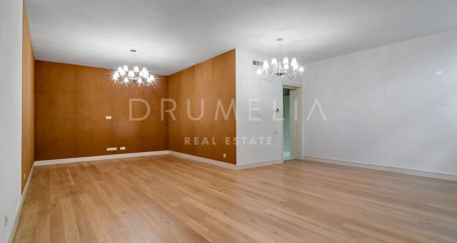 Elegante Luxe Villa met Tropische Tuinen in Lomas de Magna Marbella
