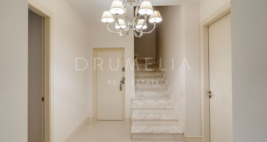 Elegante Luxe Villa met Tropische Tuinen in Lomas de Magna Marbella