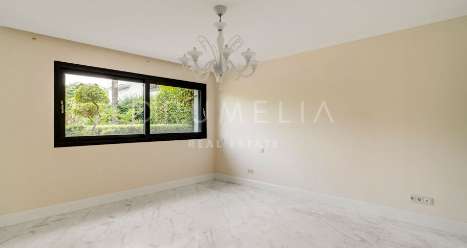 Elegante Luxe Villa met Tropische Tuinen in Lomas de Magna Marbella