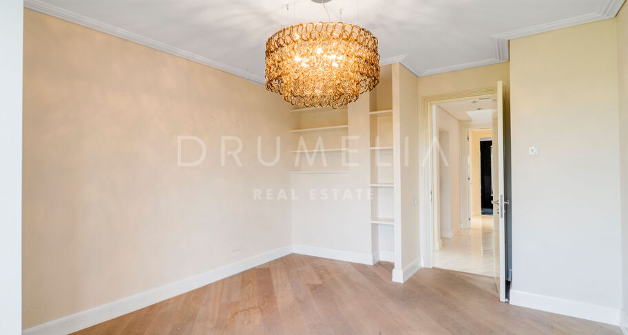 Elegante Luxe Villa met Tropische Tuinen in Lomas de Magna Marbella