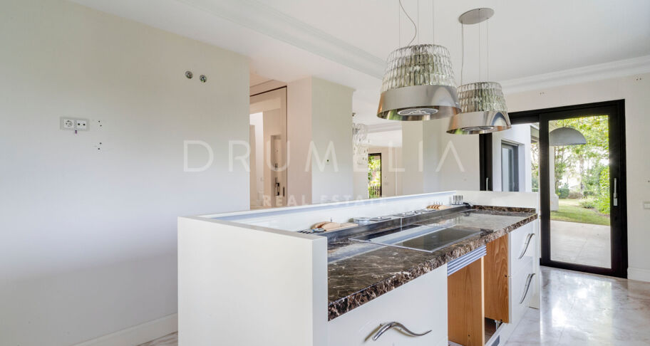 Elegante Luxe Villa met Tropische Tuinen in Lomas de Magna Marbella