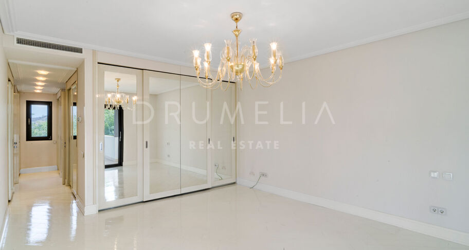 Elegante Luxe Villa met Tropische Tuinen in Lomas de Magna Marbella