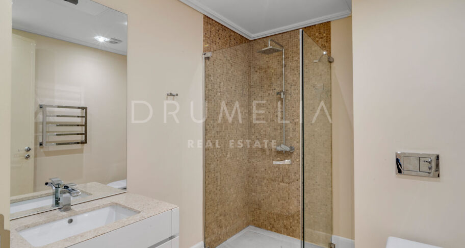Elegante Luxe Villa met Tropische Tuinen in Lomas de Magna Marbella