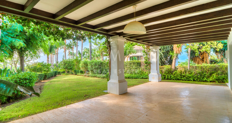 Elegante Luxe Villa met Tropische Tuinen in Lomas de Magna Marbella