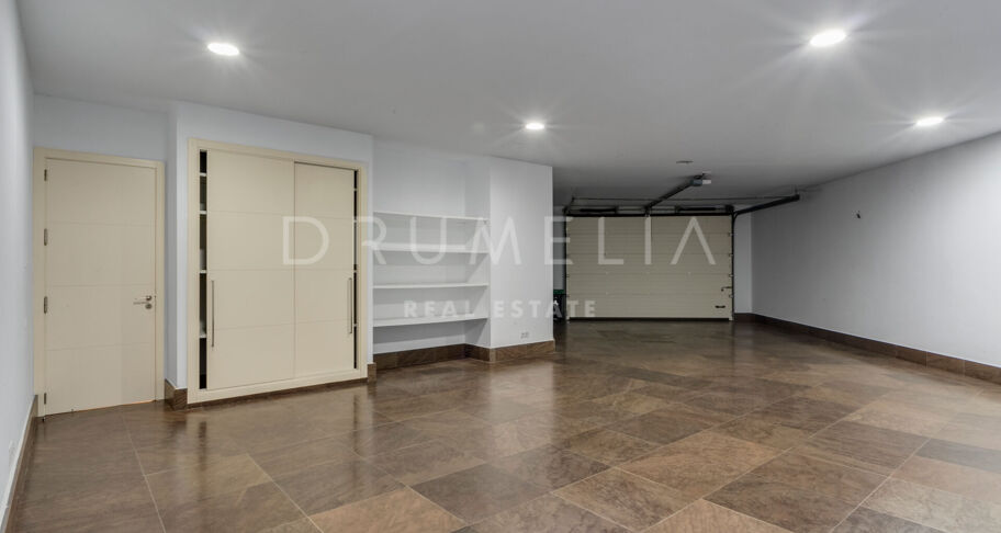 Elegante Luxe Villa met Tropische Tuinen in Lomas de Magna Marbella