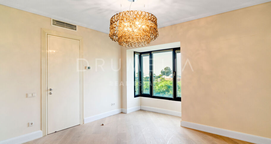 Elegante Luxe Villa met Tropische Tuinen in Lomas de Magna Marbella