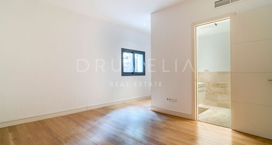 Elegante Luxe Villa met Tropische Tuinen in Lomas de Magna Marbella