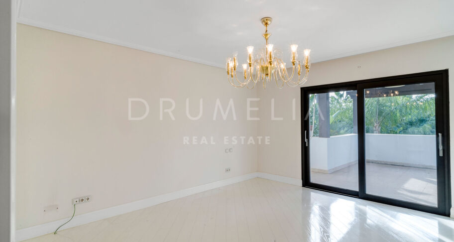 Elegante Luxe Villa met Tropische Tuinen in Lomas de Magna Marbella