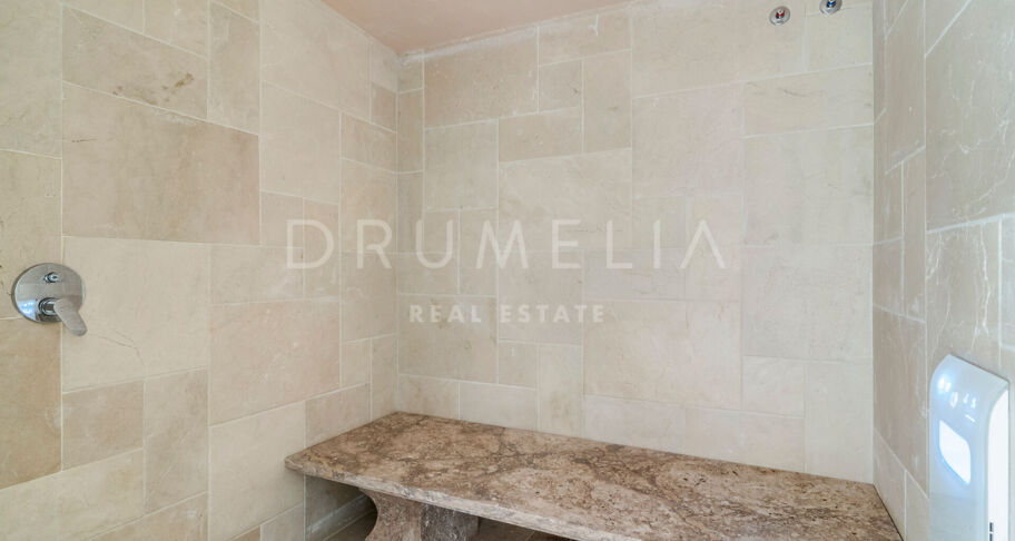 Elegante Luxe Villa met Tropische Tuinen in Lomas de Magna Marbella