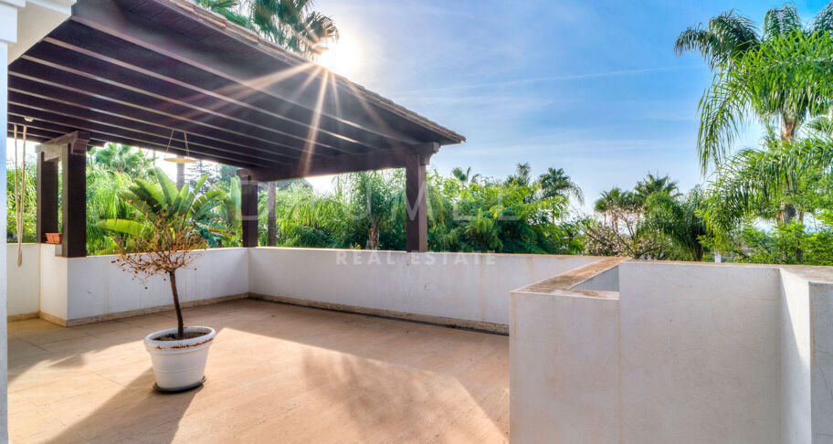 Elegante Luxe Villa met Tropische Tuinen in Lomas de Magna Marbella