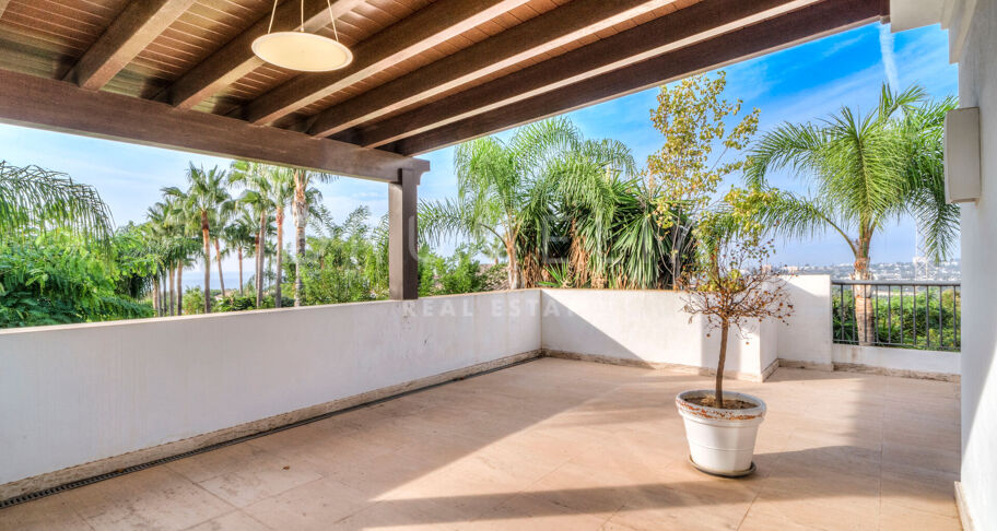 Elegante Luxe Villa met Tropische Tuinen in Lomas de Magna Marbella