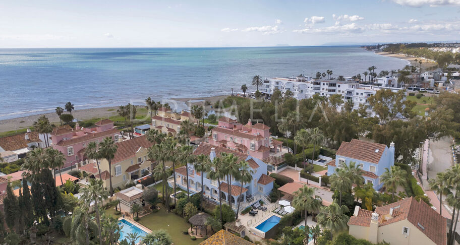 Investeringspotentieel: 7 Bed- Villa op loopafstand van het strand in Puerto Banus