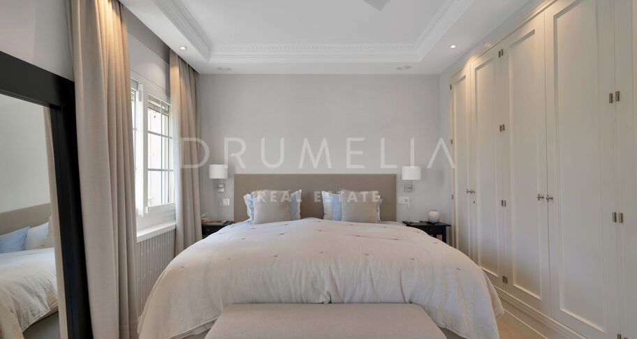 Investeringspotentieel: 7 Bed- Villa op loopafstand van het strand in Puerto Banus