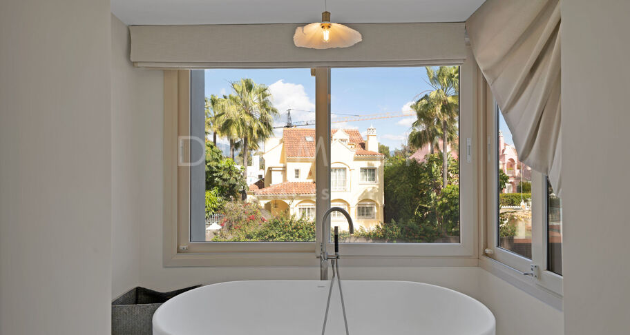 Investeringspotentieel: 7 Bed- Villa op loopafstand van het strand in Puerto Banus