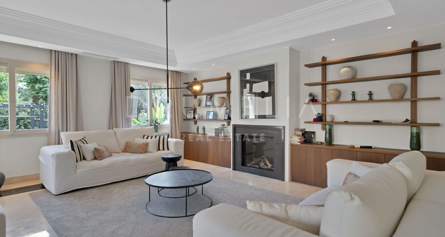Investeringspotentieel: 7 Bed- Villa op loopafstand van het strand in Puerto Banus