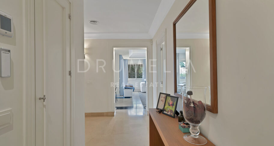 Investeringspotentieel: 7 Bed- Villa op loopafstand van het strand in Puerto Banus