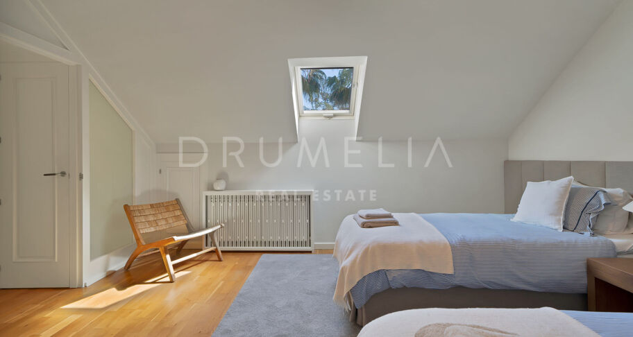 Investeringspotentieel: 7 Bed- Villa op loopafstand van het strand in Puerto Banus