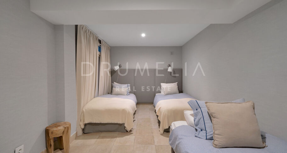 Investeringspotentieel: 7 Bed- Villa op loopafstand van het strand in Puerto Banus