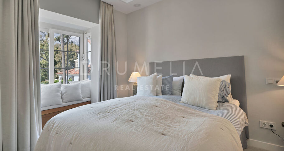 Investeringspotentieel: 7 Bed- Villa op loopafstand van het strand in Puerto Banus