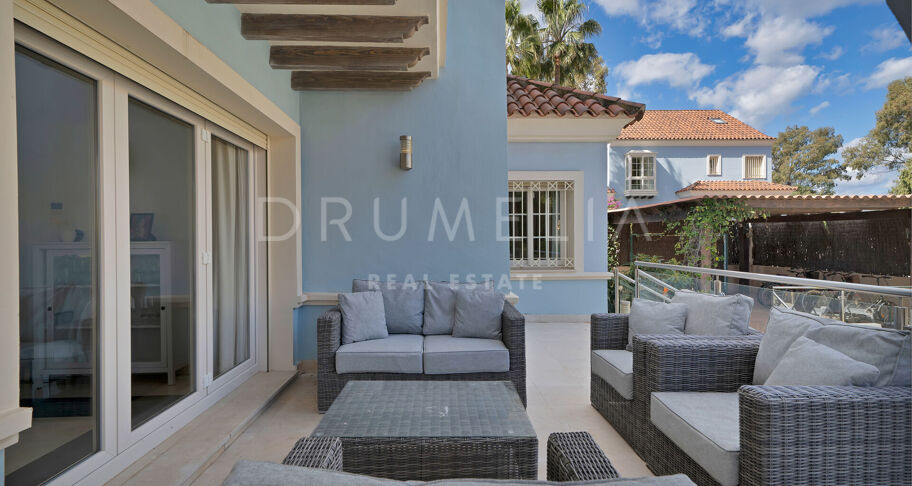 Investeringspotentieel: 7 Bed- Villa op loopafstand van het strand in Puerto Banus