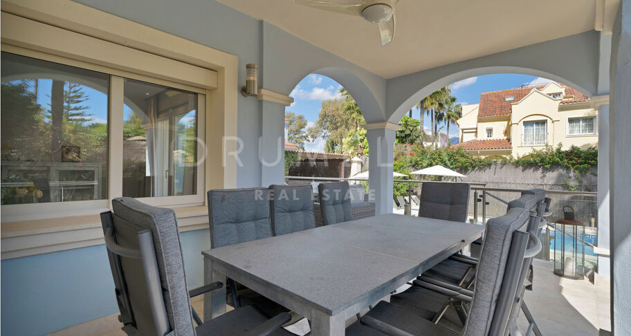 Investeringspotentieel: 7 Bed- Villa op loopafstand van het strand in Puerto Banus