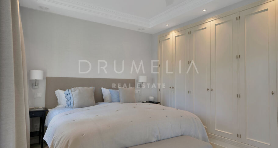Investeringspotentieel: 7 Bed- Villa op loopafstand van het strand in Puerto Banus