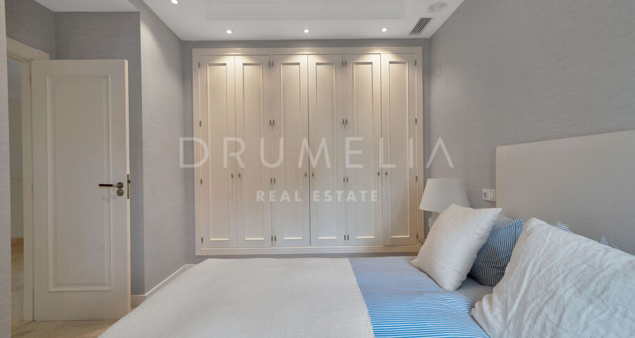 Investeringspotentieel: 7 Bed- Villa op loopafstand van het strand in Puerto Banus
