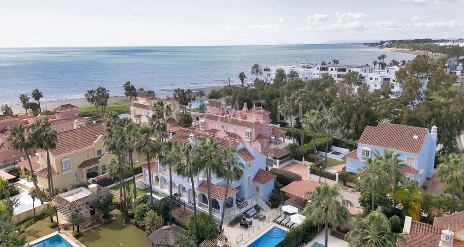 Investeringspotentieel: 7 Bed- Villa op loopafstand van het strand in Puerto Banus